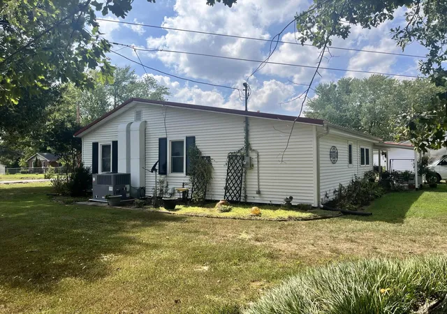 Sale Pending at 2128 Homewood Ave, Paducah, KY 42003 | MLS# 26024735 | Listing updated on 2026-09-15