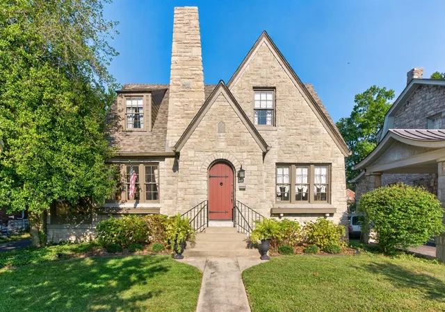 Photo 2 of Sale Pending at 609 Arcadia Park, Lexington, KY 40503 | MLS# 26024864 | Listing updated on 2026-09-13