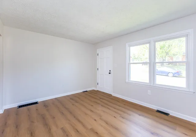 Photo 3 of Single family home for sale at 200 Brooks Rd, Richmond, KY 40475 | MLS# 26024970 | Listing updated on 2026-10-06