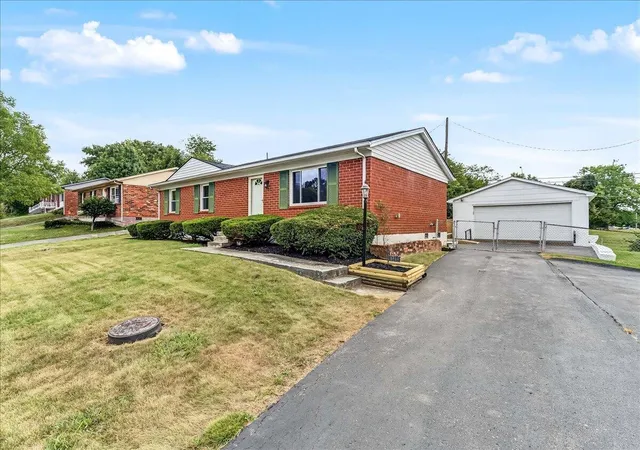 Photo 3 of Sale Pending at 1248 Ascot Park, Lexington, KY 40517 | MLS# 26024742 | Listing updated on 2026-09-17