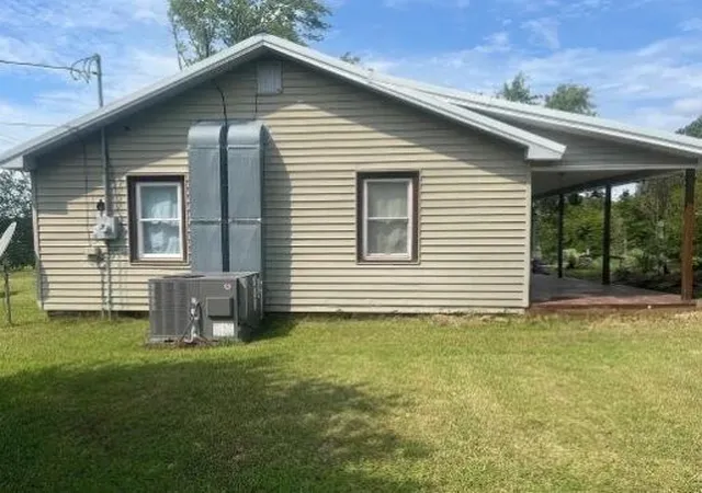Photo 3 of Single family home for sale at 715 Cedar Grv Rd, Burna, KY 42028 | MLS# 26025102 | Listing updated on 2026-10-17