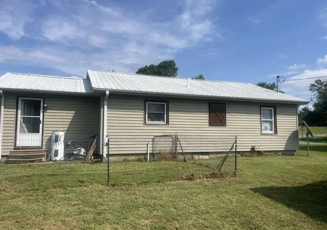 Photo 4 of Single family home for sale at 715 Cedar Grv Rd, Burna, KY 42028 | MLS# 26025102 | Listing updated on 2026-09-11