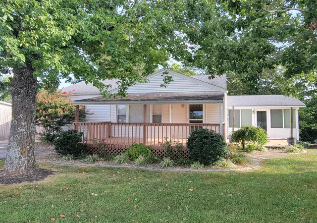 Photo 2 of Single family home for sale at 983 Spencer Rd, Mount Sterling, KY 40353 | MLS# 26024773 | Listing updated on 2026-10-05