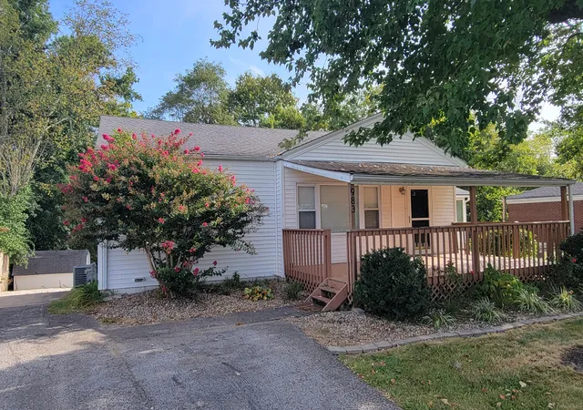 Photo 3 of Single family home for sale at 983 Spencer Rd, Mount Sterling, KY 40353 | MLS# 26024773 | Listing updated on 2026-10-05