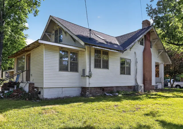 Photo 3 of Sale Pending at 901 N 23rd Street, Paducah, KY 42001 | MLS# 26024862 | Listing updated on 2026-10-18