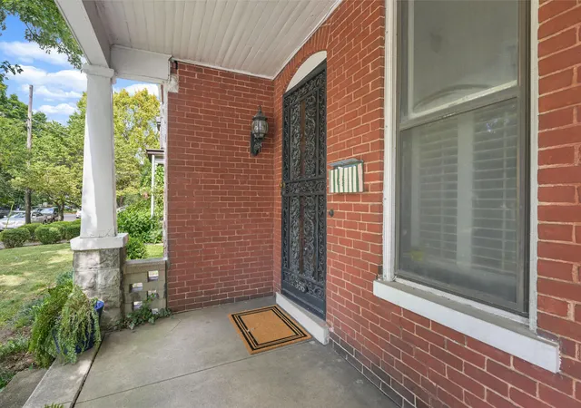 Photo 3 of Single family home for sale at 356 Madison Pl, Lexington, KY 40508 | MLS# 26024686 | Listing updated on 2026-09-14