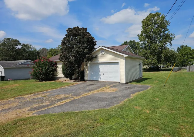 Photo 2 of Single family home for sale at 6115 Majestic Oak Dr, Paducah, KY 42003 | MLS# 26024700 | Listing updated on 2026-09-10