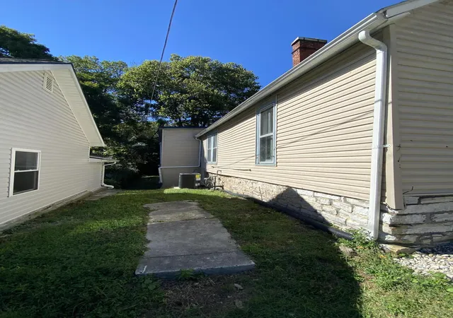 Photo 3 of Single family home for sale at 310 Steele St, Frankfort, KY 40601 | MLS# 26025207 | Listing updated on 2026-10-02