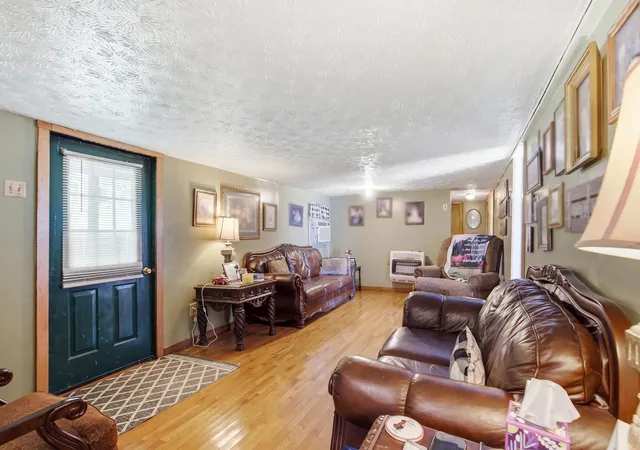 Photo 2 of Single family home for sale at 600 Owsley Frk Rd, Berea, KY 40403 | MLS# 26025072 | Listing updated on 2026-09-13