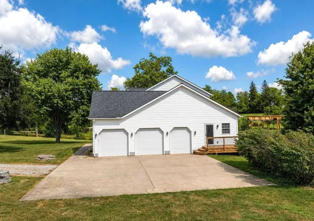 Photo 3 of Single family home for sale at 1078 Cane Ridge Rd, Paris, KY 40361 | MLS# 26024819 | Listing updated on 2026-10-13