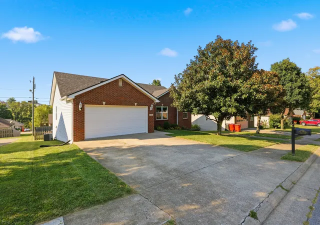 Photo 3 of Single family home for sale at 141 White Cliffs Ln, Frankfort, KY 40601 | MLS# 26024868 | Listing updated on 2026-10-05