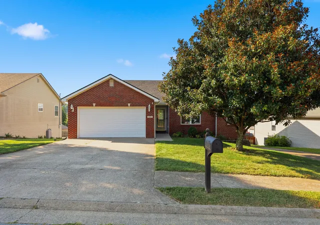 Photo 3 of Single family home for sale at 141 White Cliffs Ln, Frankfort, KY 40601 | MLS# 26024868 | Listing updated on 2026-10-05