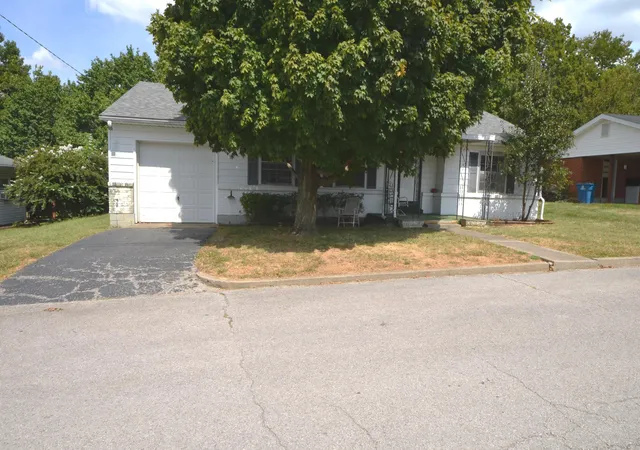 Photo 2 of Single family home for sale at 351 Bacon Ct, Harrodsburg, KY 40330 | MLS# 26025108 | Listing updated on 2026-09-11