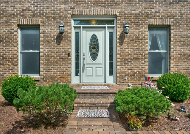 Photo 3 of Sale Pending at 717 Maple Ridge Ln, Lexington, KY 40509 | MLS# 26024657 | Listing updated on 2026-10-14