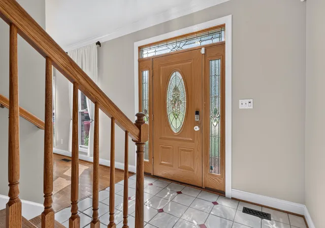 Photo 4 of Sale Pending at 717 Maple Ridge Ln, Lexington, KY 40509 | MLS# 26024657 | Listing updated on 2026-10-14