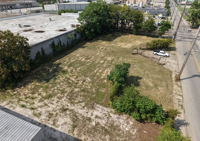 Photo 3 of Sale Pending at 1400 S 12th Street, Louisville, KY 40210 | MLS# 26024849 | Listing updated on 2026-09-11