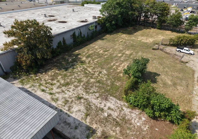 Photo 4 of Sale Pending at 1400 S 12th Street, Louisville, KY 40210 | MLS# 26024849 | Listing updated on 2026-09-11