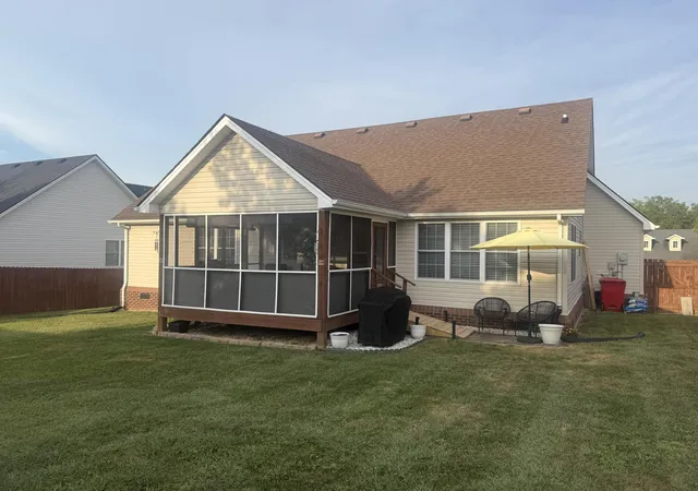 Photo 3 of Sale Pending at 327 Primrose Ln, Winchester, KY 40391 | MLS# 26024780 | Listing updated on 2026-09-23