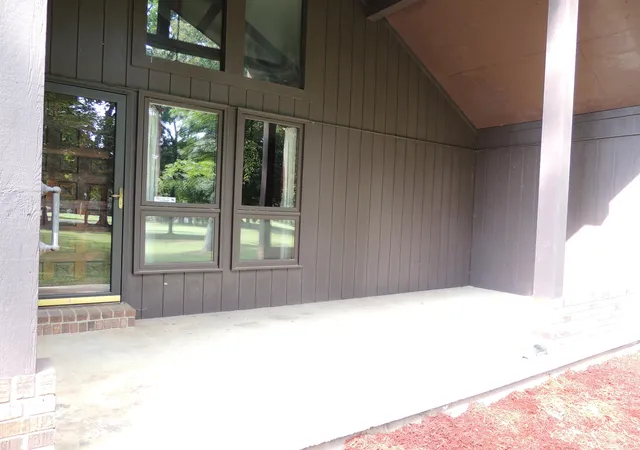 Photo 4 of Single family home for sale at 519 Schofield Ln, Frankfort, KY 40601 | MLS# 26024671 | Listing updated on 2026-09-16