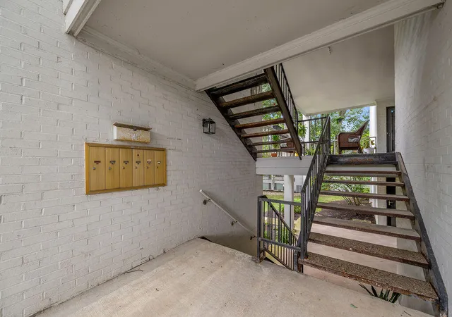 Photo 3 of Condo for sale at 395 Redding Rd #207, Lexington, KY 40517 | MLS# 26025023 | Listing updated on 2026-09-11