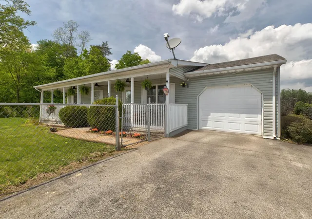 Photo 2 of Single family home for sale at 2785 Betty Gap Ridge Rd, Denniston, KY 40316 | MLS# 26024677 | Listing updated on 2026-09-08