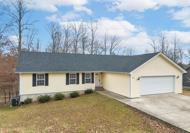 Single family home for sale at 432 Scarlet Oak Dr, London, KY 40741 | MLS# 26024678