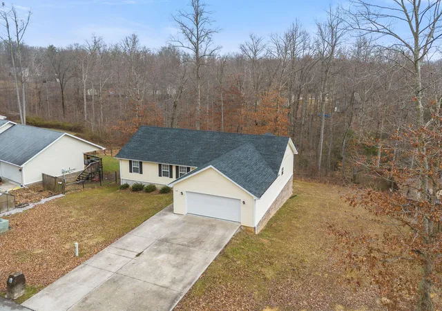 Photo 3 of Single family home for sale at 432 Scarlet Oak Dr, London, KY 40741 | MLS# 26024678 | Listing updated on 2026-09-13
