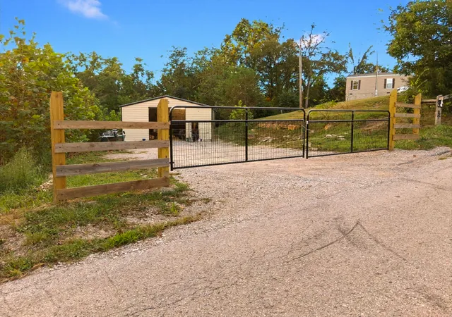 Single family home for sale at 904 Gravel Lick Branch Rd, Waco, KY 40385 | MLS# 26024863