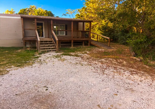 Photo 4 of Sale Pending at 904 Gravel Lick Branch Rd, Waco, KY 40385 | MLS# 26024863 | Listing updated on 2026-10-28
