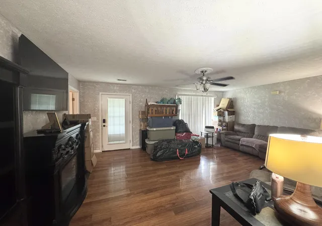 Photo 3 of Sale Pending at 109 Dillon Ct, Berea, KY 40403 | MLS# 26024741 | Listing updated on 2026-09-15