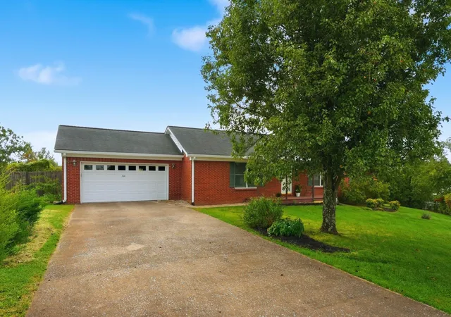 Photo 2 of Single family home for sale at 734 River Ridge Rd, Frankfort, KY 40601 | MLS# 26024792 | Listing updated on 2026-09-14
