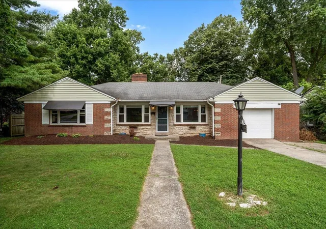 Single family home for sale at 2333 Southview Dr, Lexington, KY 40503 | MLS# 26024745