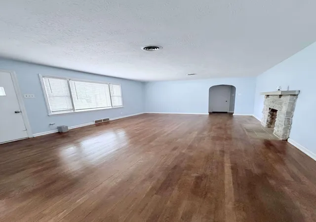 Photo 4 of Single family home for sale at 2333 Southview Dr, Lexington, KY 40503 | MLS# 26024745 | Listing updated on 2026-09-09