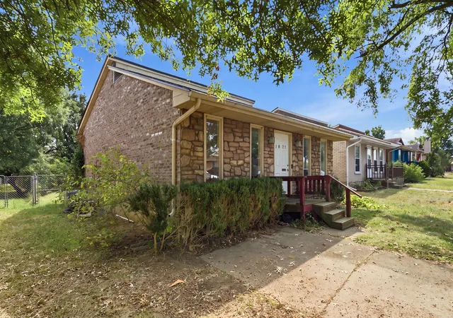 Photo 1 of Sale Pending at 1027 Trent Blvd, Lexington, KY 40517 | MLS# 26024739 | Listing updated on 2026-09-11
