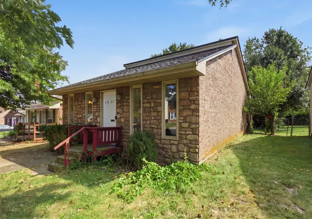 Photo 2 of Sale Pending at 1027 Trent Blvd, Lexington, KY 40517 | MLS# 26024739 | Listing updated on 2026-09-11