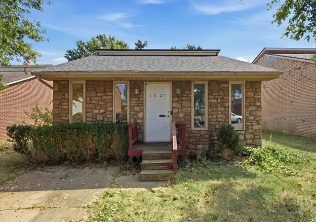 Photo 3 of Sale Pending at 1027 Trent Blvd, Lexington, KY 40517 | MLS# 26024739 | Listing updated on 2026-09-11