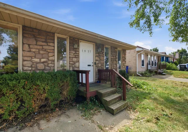 Photo 3 of Sale Pending at 1027 Trent Blvd, Lexington, KY 40517 | MLS# 26024739 | Listing updated on 2026-09-11