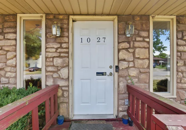 Photo 4 of Sale Pending at 1027 Trent Blvd, Lexington, KY 40517 | MLS# 26024739 | Listing updated on 2026-09-11