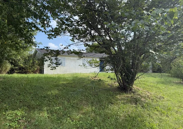 Single family home for sale at 125 Ky Hwy 3276 Rd, Waynesburg, KY 40489 | MLS# 26024736