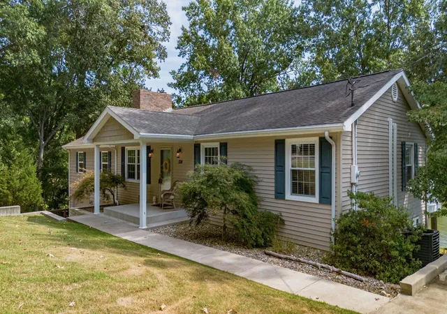 Photo 2 of Single family home for sale at 230 Cherokee Loop, Eddyville, KY 42038 | MLS# 26025130 | Listing updated on 2026-09-12