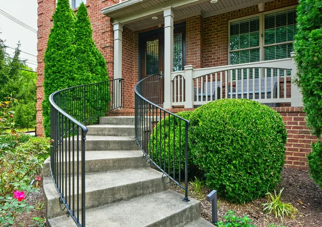 Photo 2 of Single family home for sale at 3200 Linville Ln, Lexington, KY 40513 | MLS# 26024759 | Listing updated on 2026-09-09