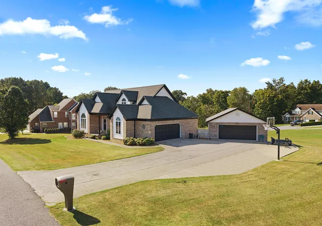 Photo 3 of Single family home for sale at 103 Summer Ln, Kuttawa, KY 42055 | MLS# 26025100 | Listing updated on 2026-10-21