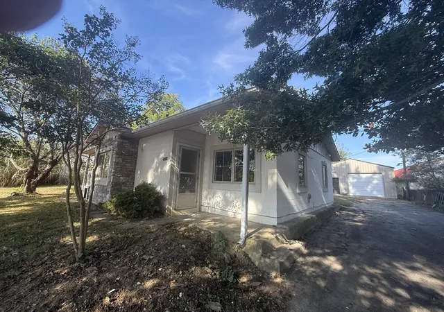 Photo 2 of Single family home for sale at 200 High St, Russell Springs, KY 42642 | MLS# 26024960 | Listing updated on 2026-09-10