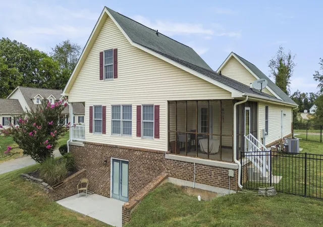 Photo 4 of Single family home for sale at 164 Palm Cir, Somerset, KY 42501 | MLS# 26024761 | Listing updated on 2026-09-28