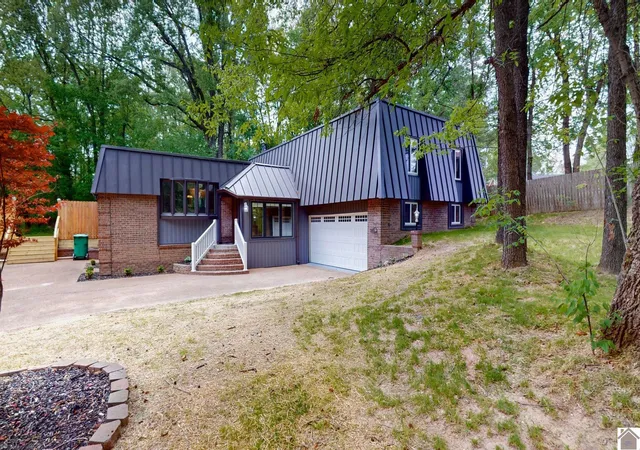 Photo 1 of Single family home for sale at 130 Garland Dr, Paducah, KY 42001 | MLS# 26025046 | Listing updated on 2026-09-11