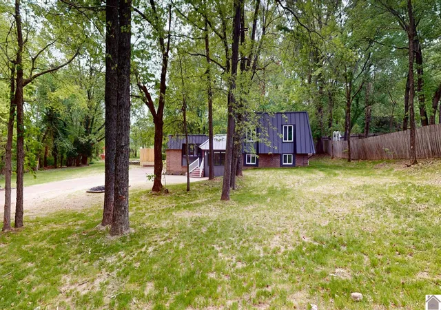 Photo 3 of Single family home for sale at 130 Garland Dr, Paducah, KY 42001 | MLS# 26025046 | Listing updated on 2026-09-11