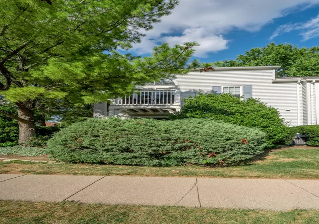 Photo 3 of Condo for sale at 404 Bainbridge Ct #A4, Lexington, KY 40509 | MLS# 26025167 | Listing updated on 2026-09-14