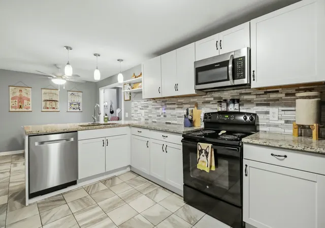 Photo 2 of Single family home for sale at 305 E 4th Street, Lexington, KY 40508 | MLS# 26024871 | Listing updated on 2026-09-10