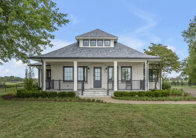 Photo 2 of Single family home for sale at 2611 Old Lemons Ml Rd, Lexington, KY 40511 | MLS# 26025028 | Listing updated on 2026-09-11