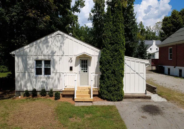 Photo 1 of Single family home for sale at 107 Berry Ave, Versailles, KY 40383 | MLS# 26024912 | Listing updated on 2026-09-15